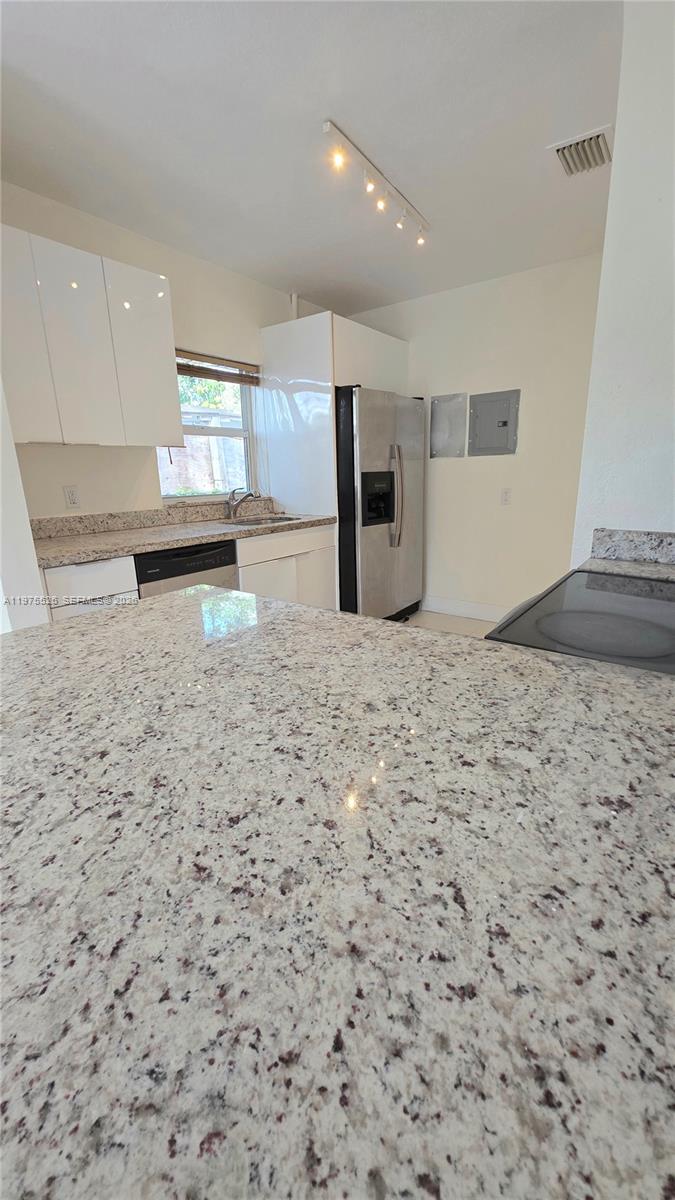 BUENA VISTA GARDENS - Residential Lease