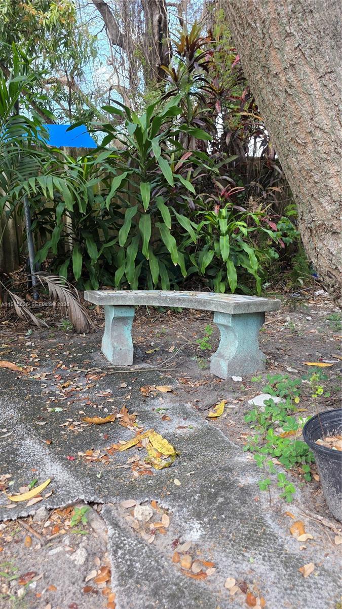 BUENA VISTA GARDENS - Residential Lease