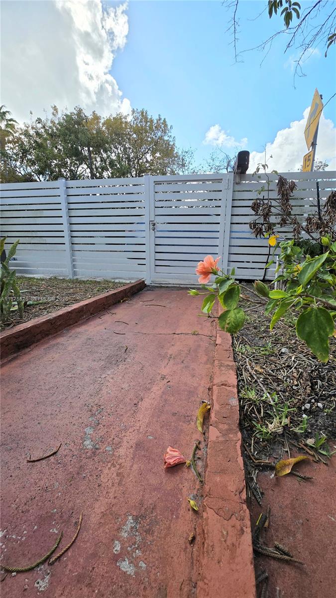 BUENA VISTA GARDENS - Residential Lease