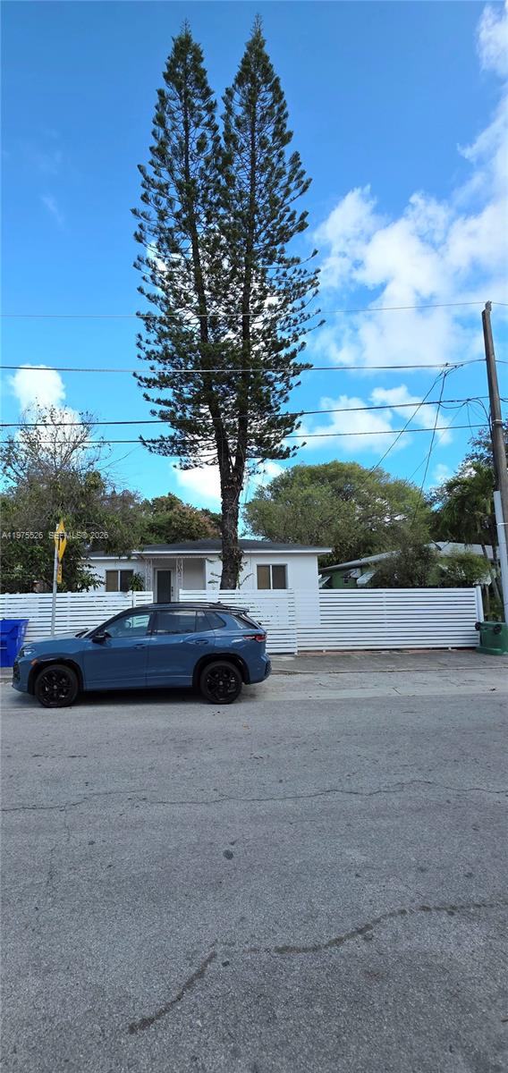 BUENA VISTA GARDENS - Residential Lease