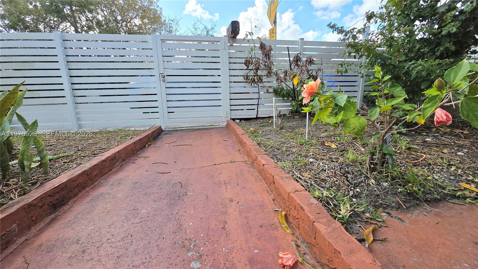 BUENA VISTA GARDENS - Residential Lease