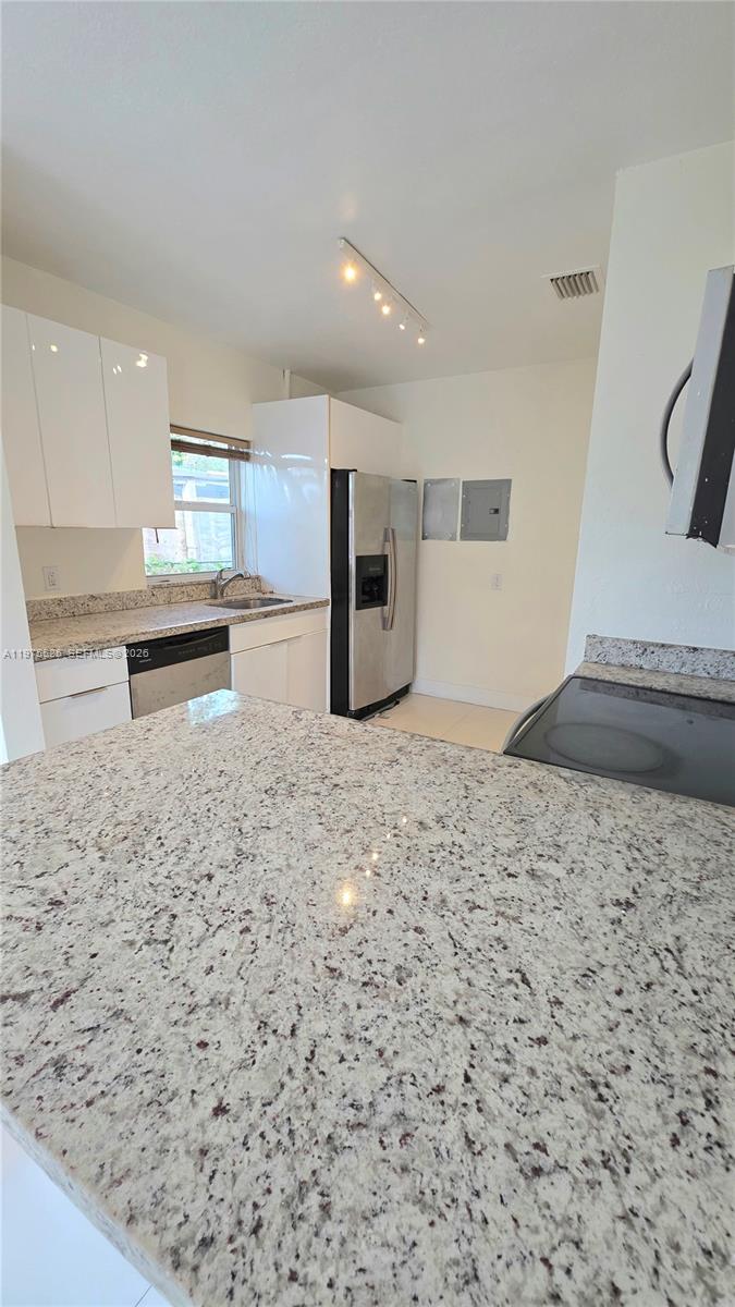 BUENA VISTA GARDENS - Residential Lease