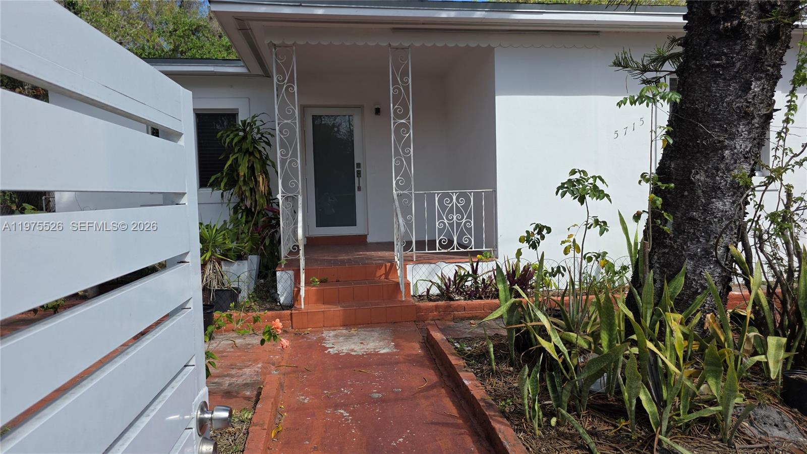 BUENA VISTA GARDENS - Residential Lease