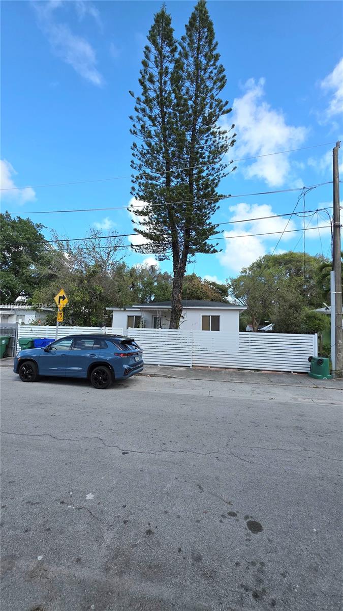 BUENA VISTA GARDENS - Residential Lease