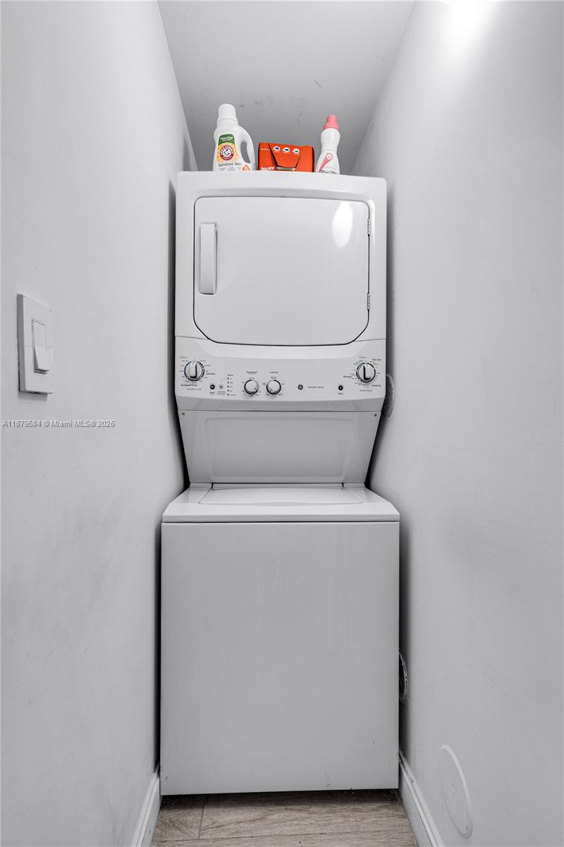 BRICKELL HEIGHTS EAST CON - Residential Lease