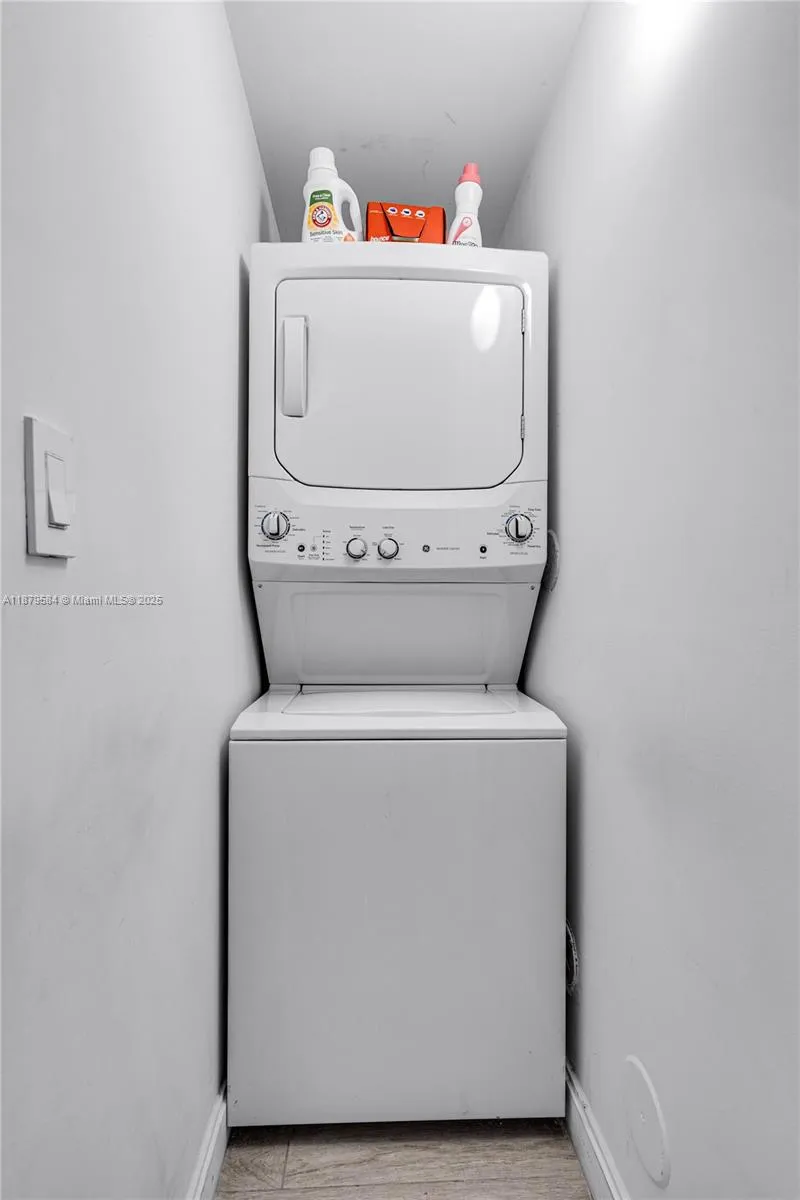 Miami, Florida 33130, United States, 2 Bedrooms Bedrooms, ,2 BathroomsBathrooms,Residential,Active,211092