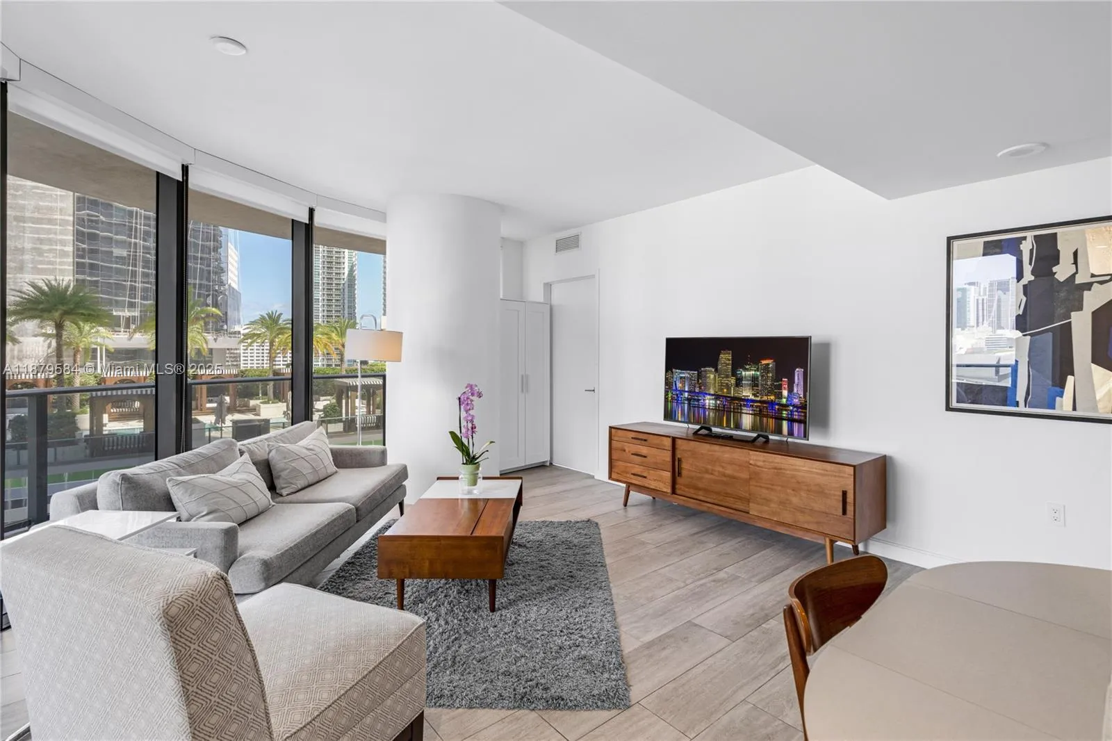 Miami, Florida 33130, United States, 2 Bedrooms Bedrooms, ,2 BathroomsBathrooms,Residential,Active,211092