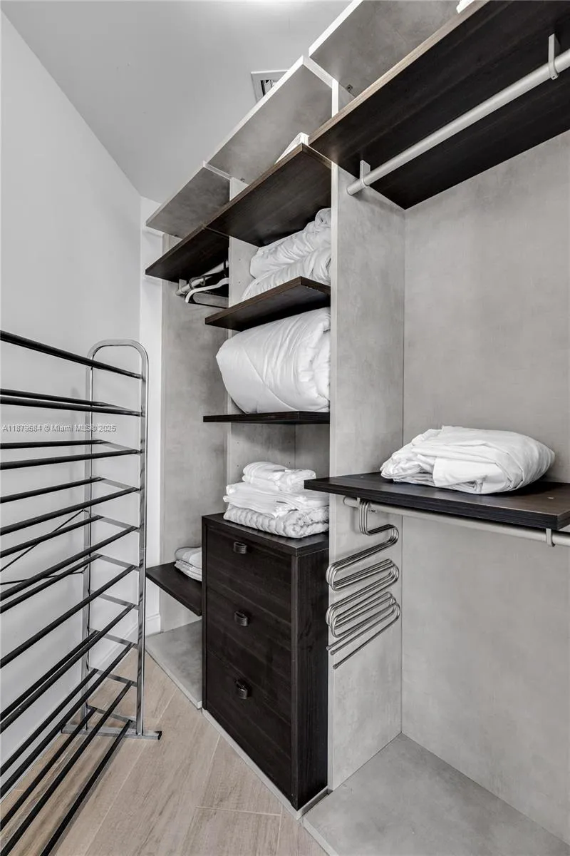 Miami, Florida 33130, United States, 2 Bedrooms Bedrooms, ,2 BathroomsBathrooms,Residential,Active,211092