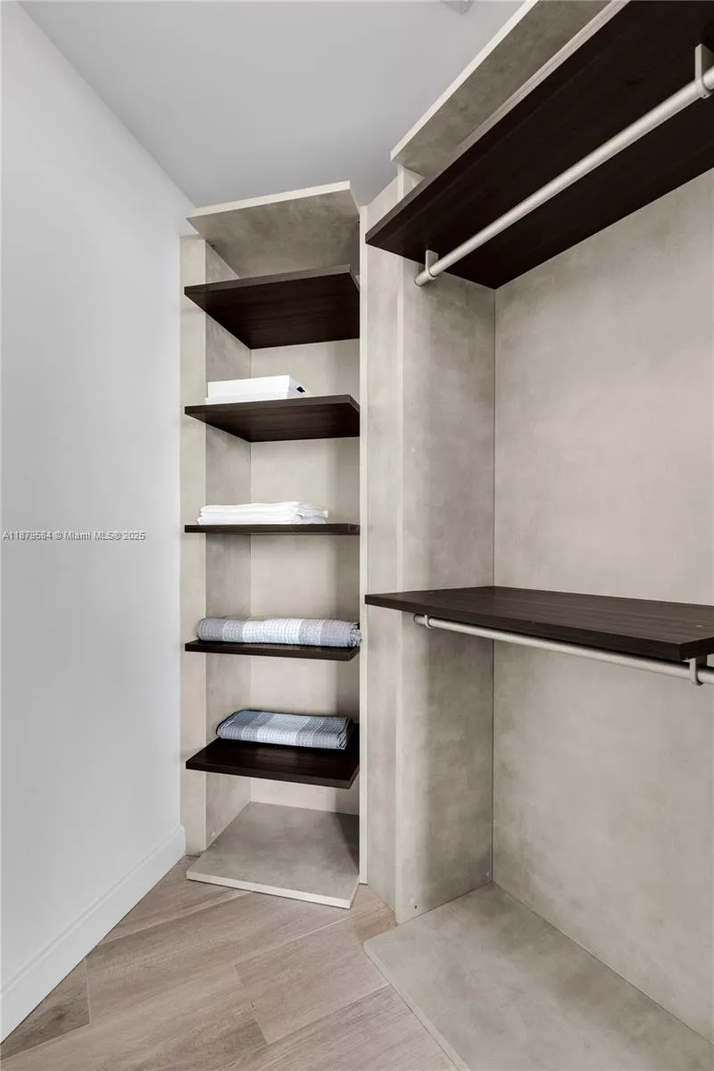 Miami, Florida 33130, United States, 2 Bedrooms Bedrooms, ,2 BathroomsBathrooms,Residential,Active,211092