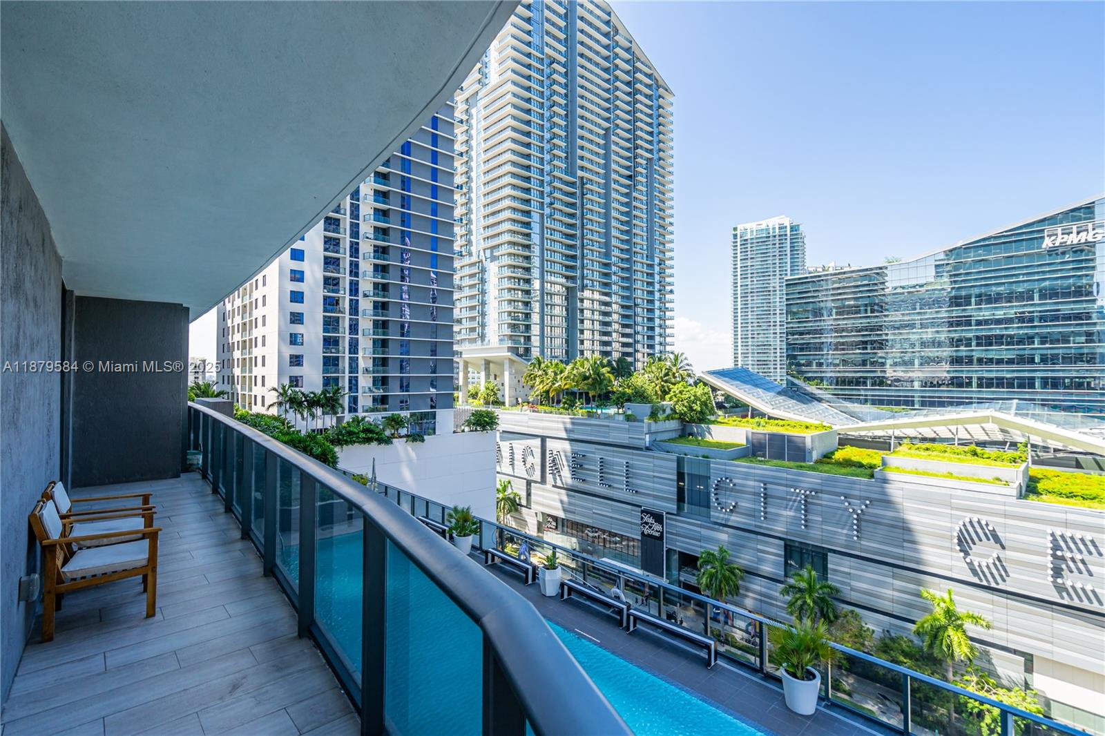 45 SW 9th St 1001