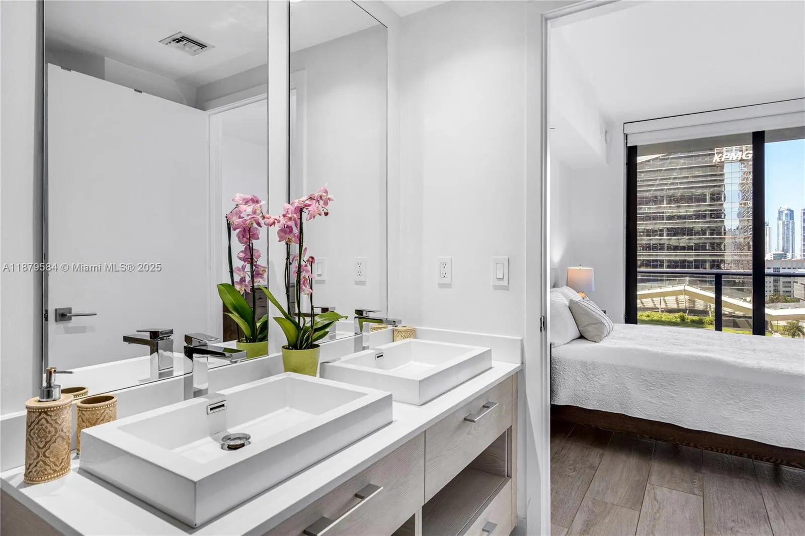 Miami, Florida 33130, United States, 2 Bedrooms Bedrooms, ,2 BathroomsBathrooms,Residential,Active,211092