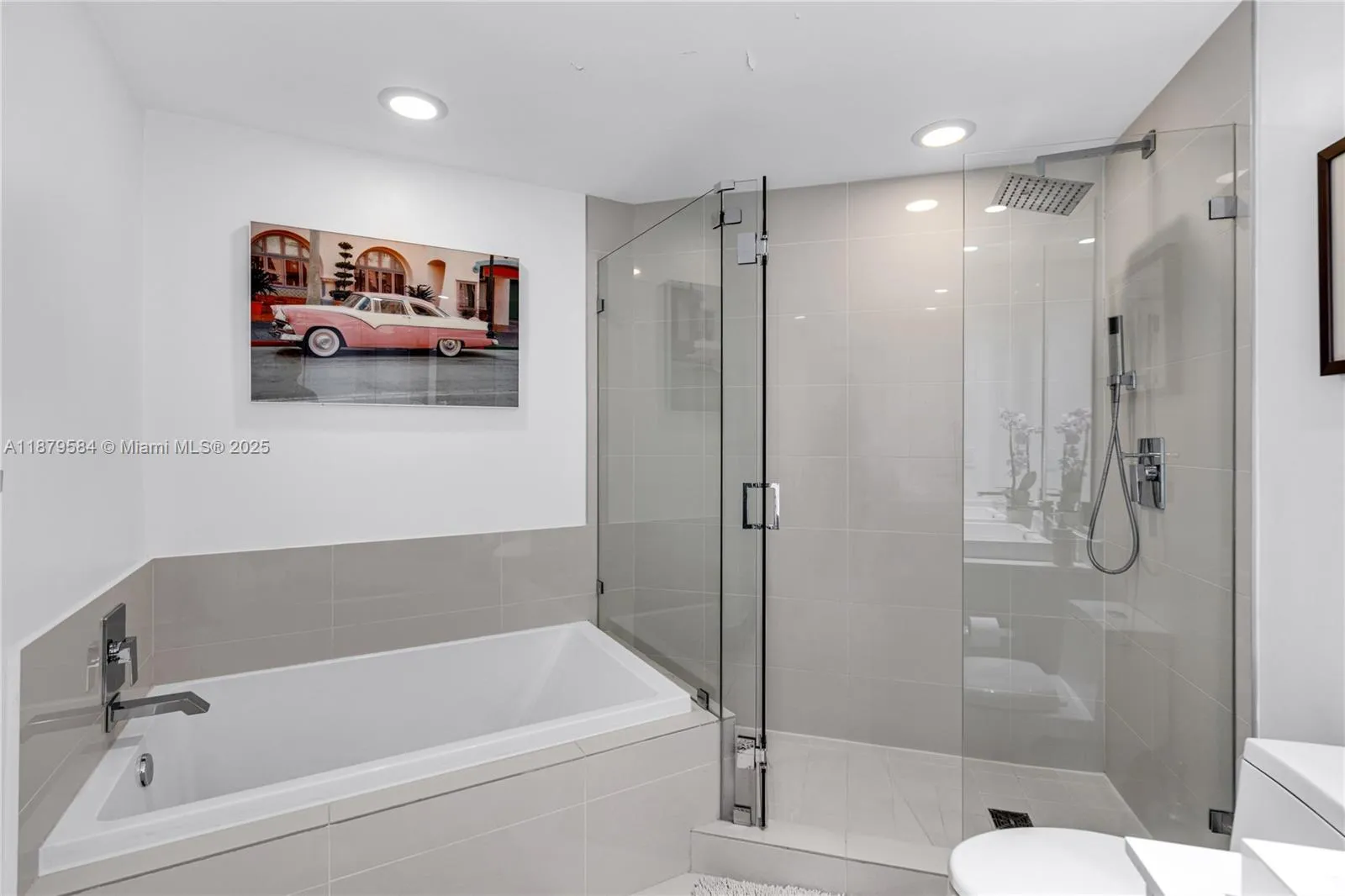 Miami, Florida 33130, United States, 2 Bedrooms Bedrooms, ,2 BathroomsBathrooms,Residential,Active,211092