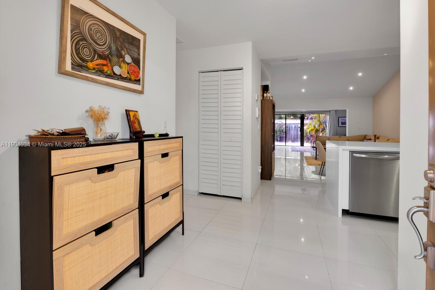 KINGS COURT WEST - Residential