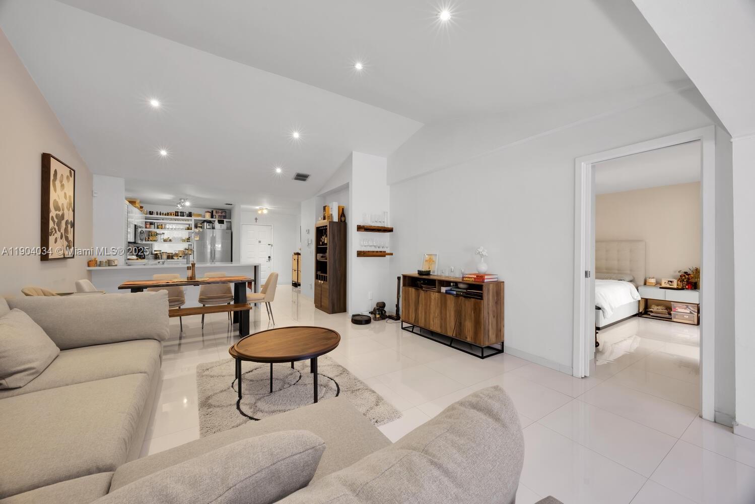 KINGS COURT WEST - Residential