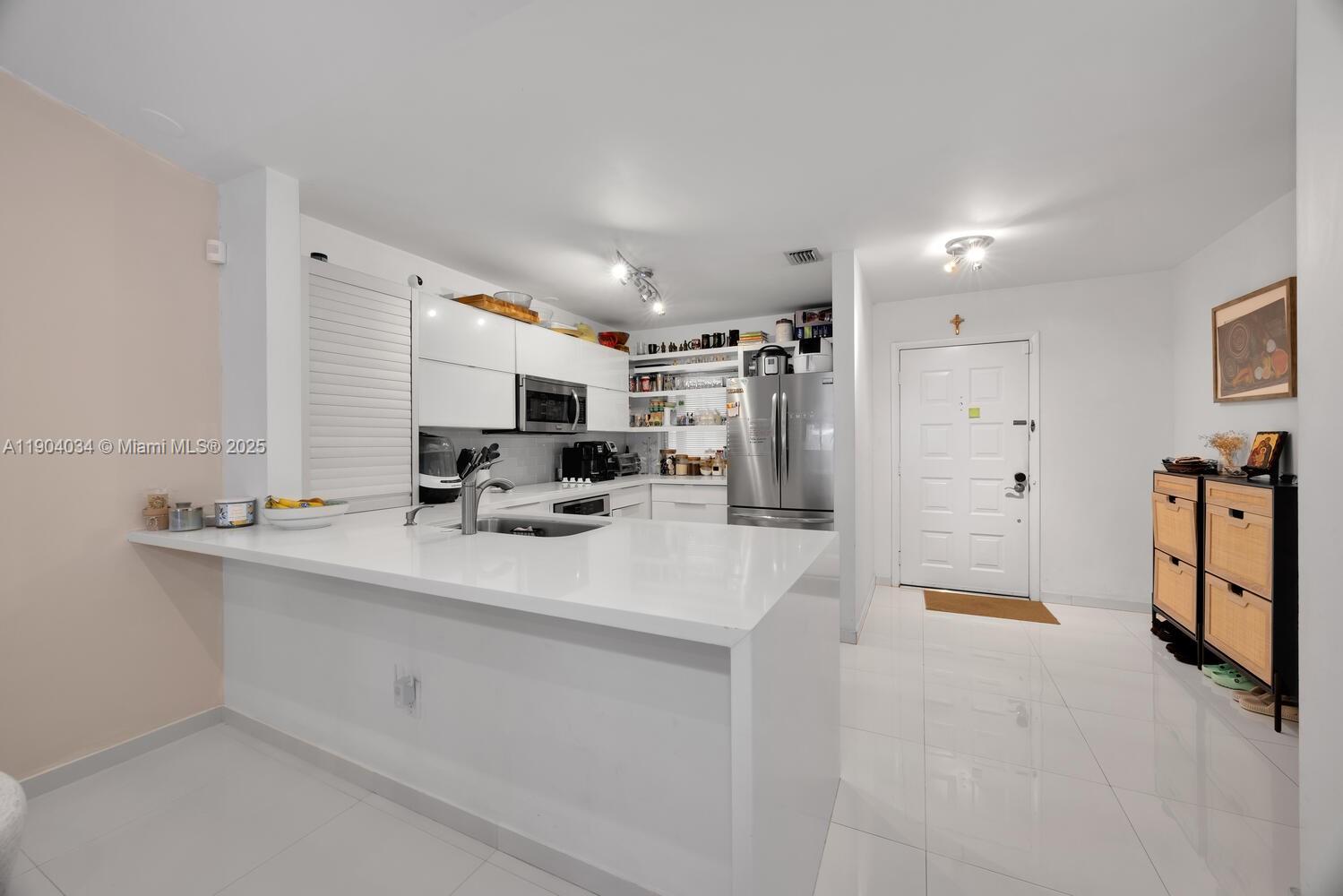 KINGS COURT WEST - Residential