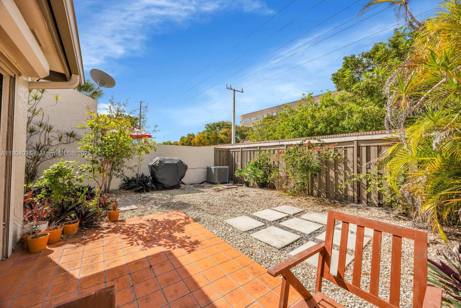 KINGS COURT WEST - Residential