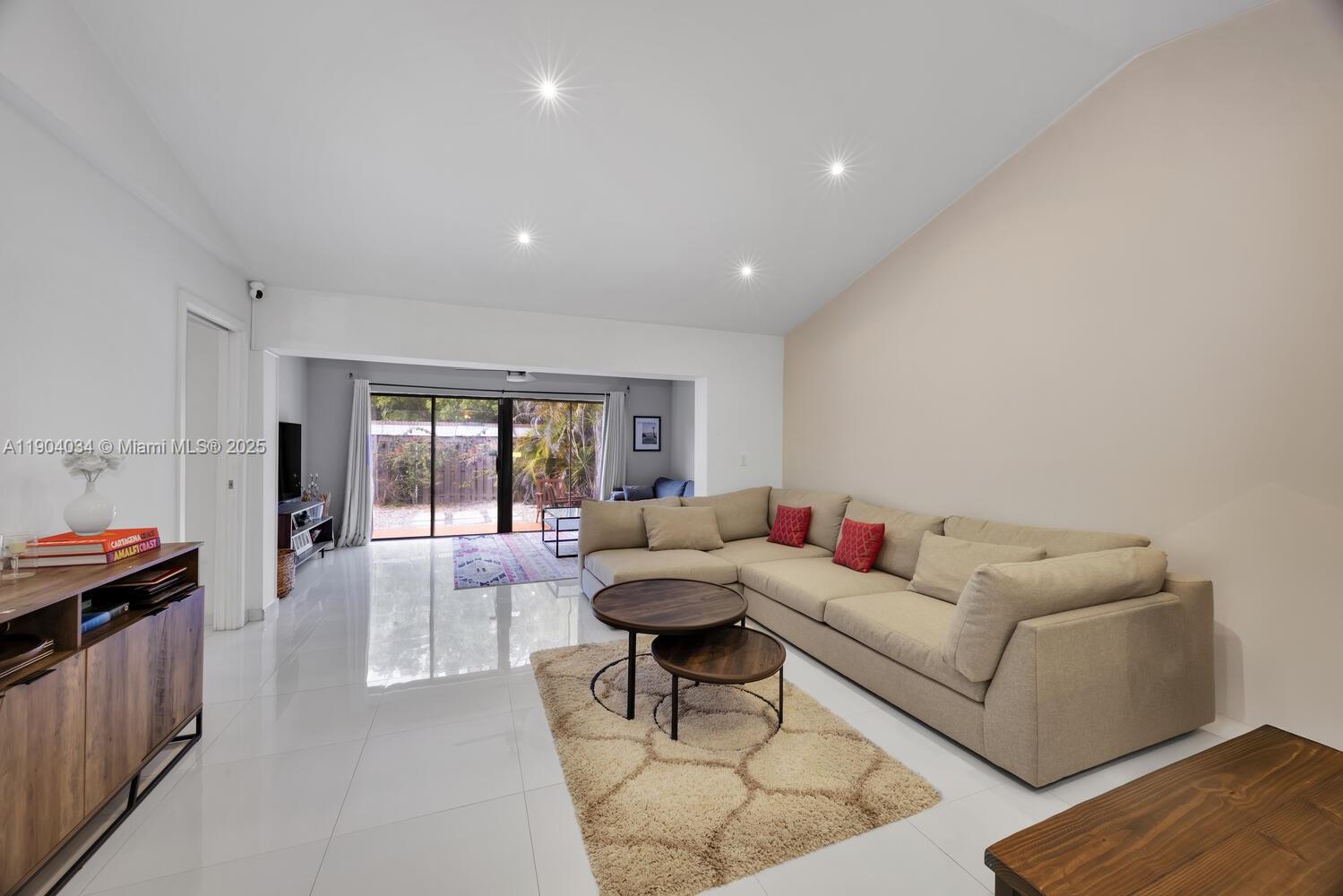 KINGS COURT WEST - Residential