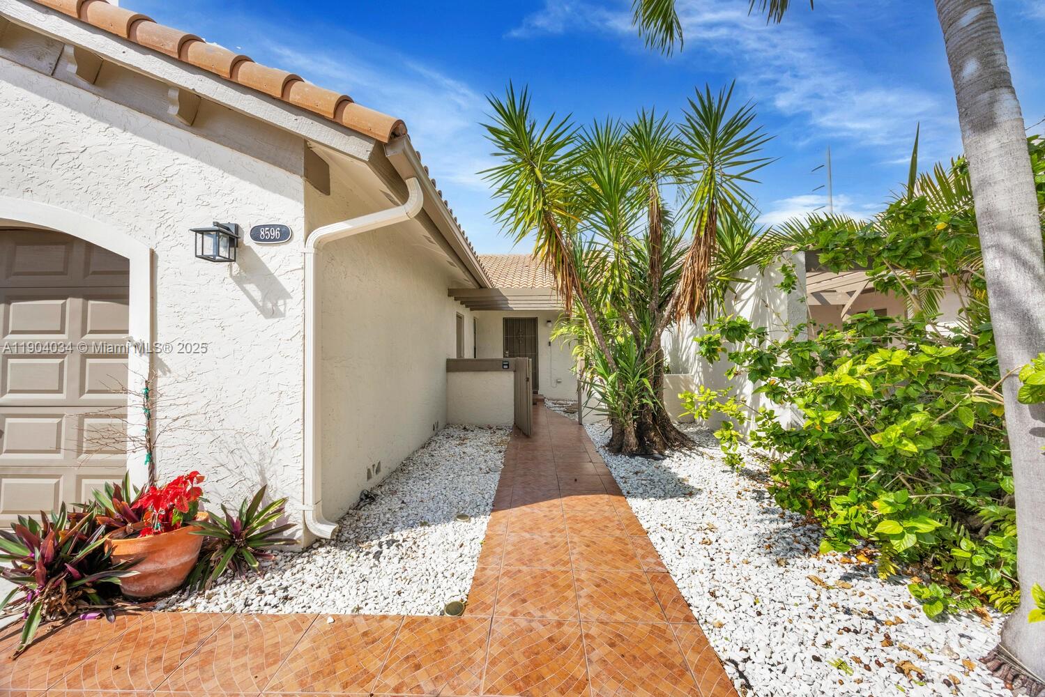 KINGS COURT WEST - Residential