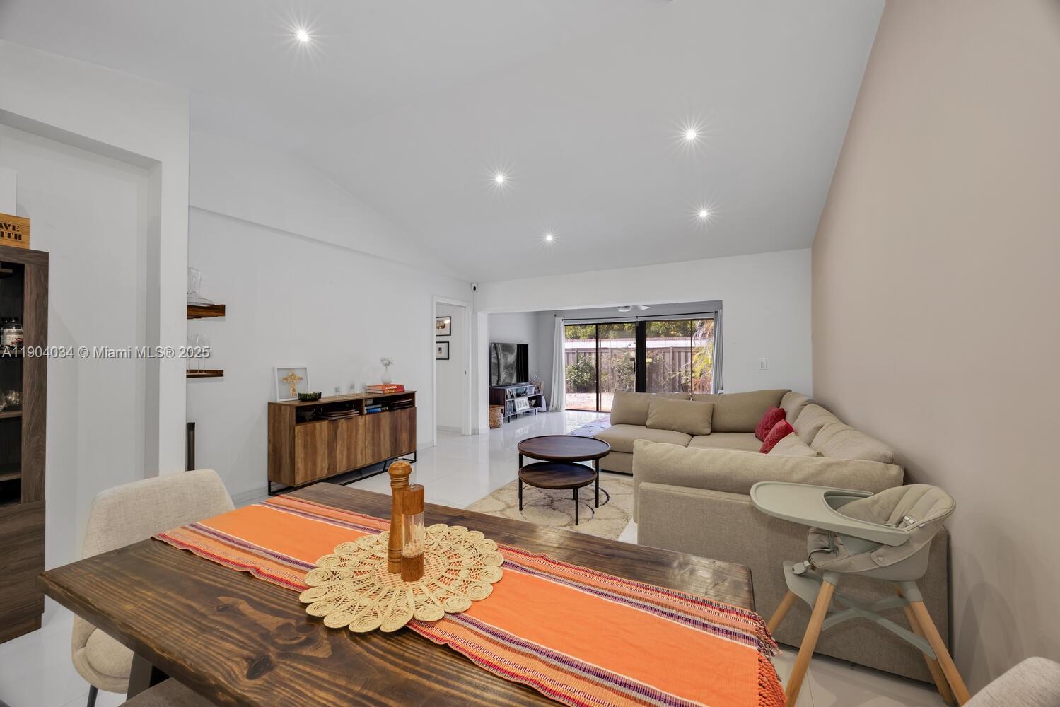 KINGS COURT WEST - Residential