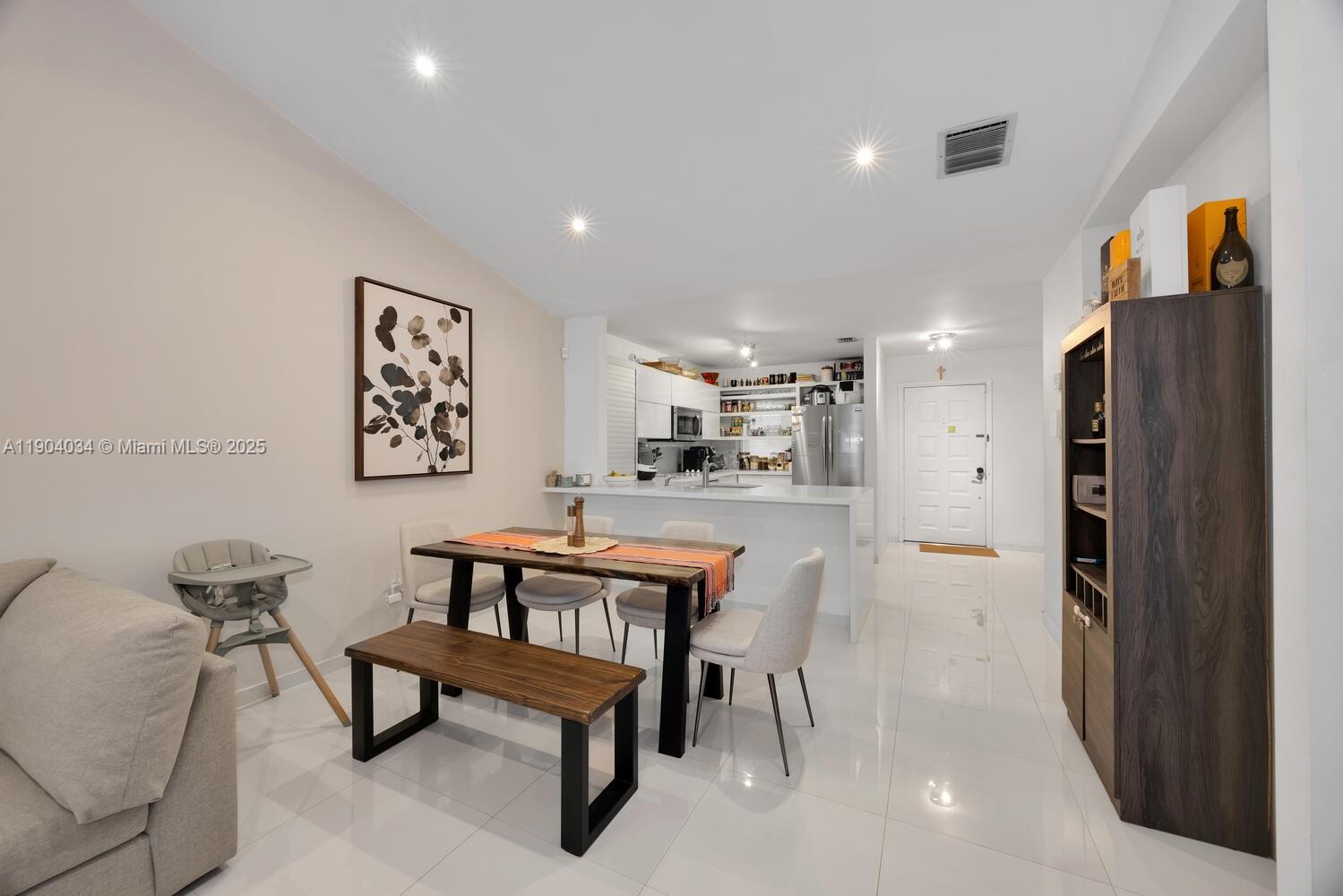 KINGS COURT WEST - Residential