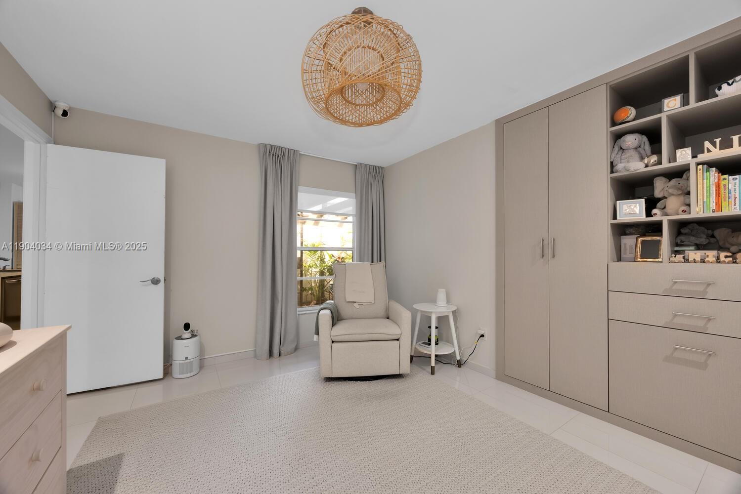 KINGS COURT WEST - Residential