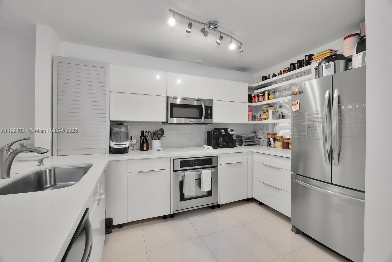 KINGS COURT WEST - Residential