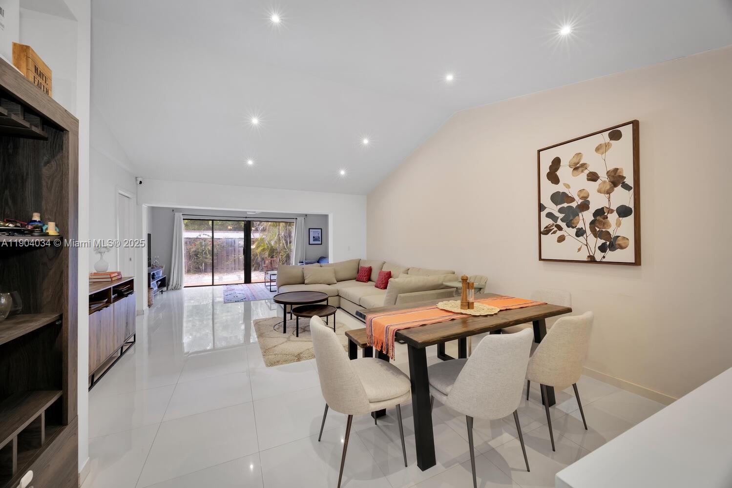 KINGS COURT WEST - Residential