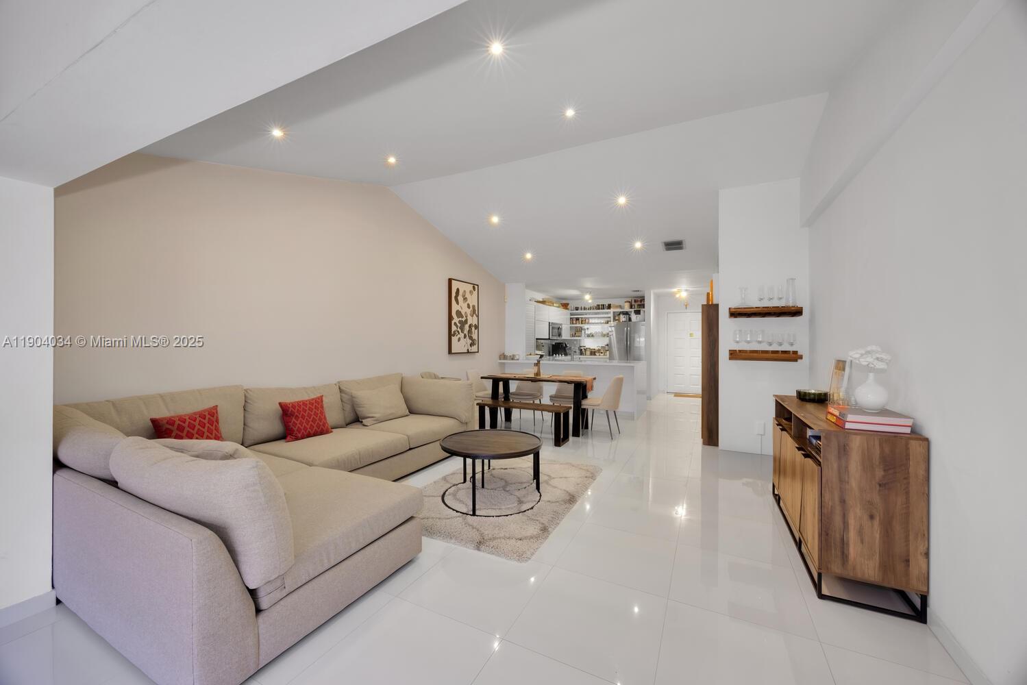 KINGS COURT WEST - Residential