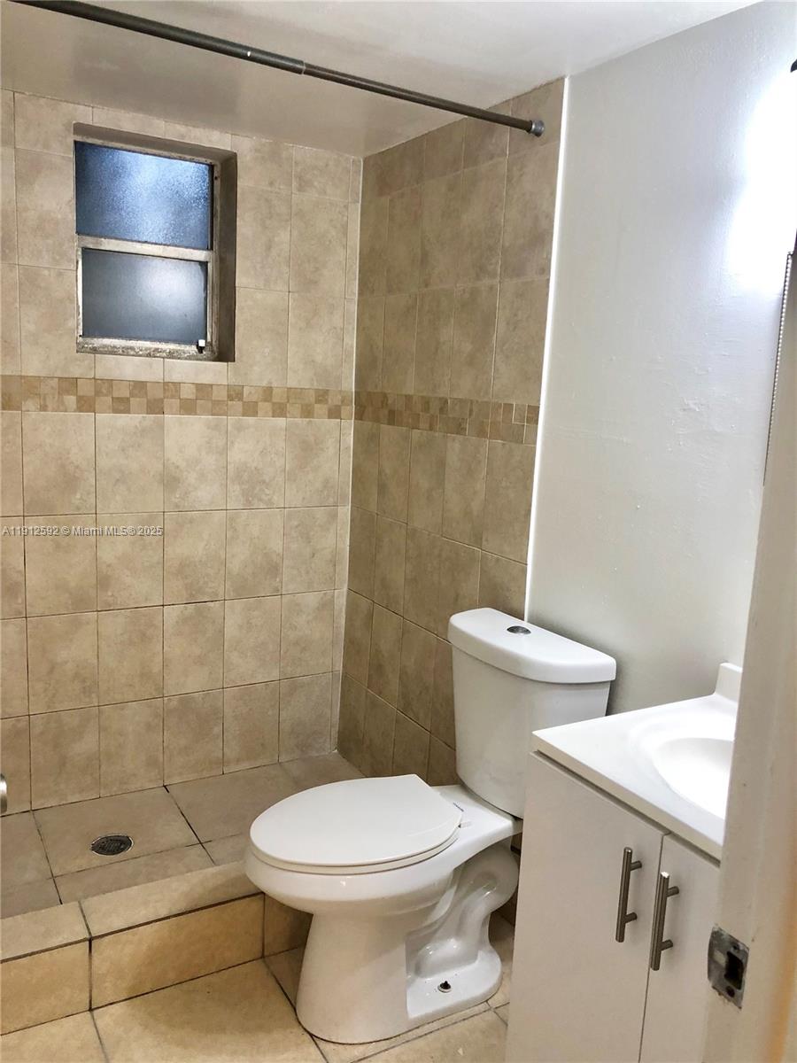 HOLLYWOOD LITTLE RANCHES - Residential Lease