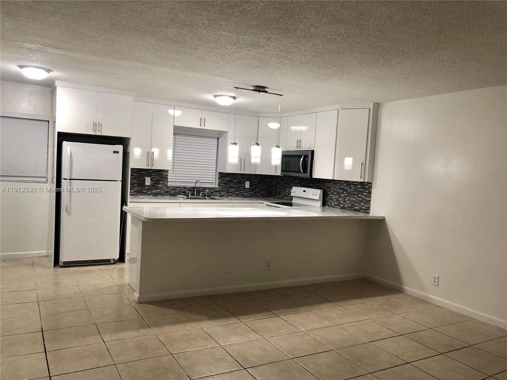 Photo of 2521 Pierce St #3, Hollywood, FL 33020 (MLS # A11912592)