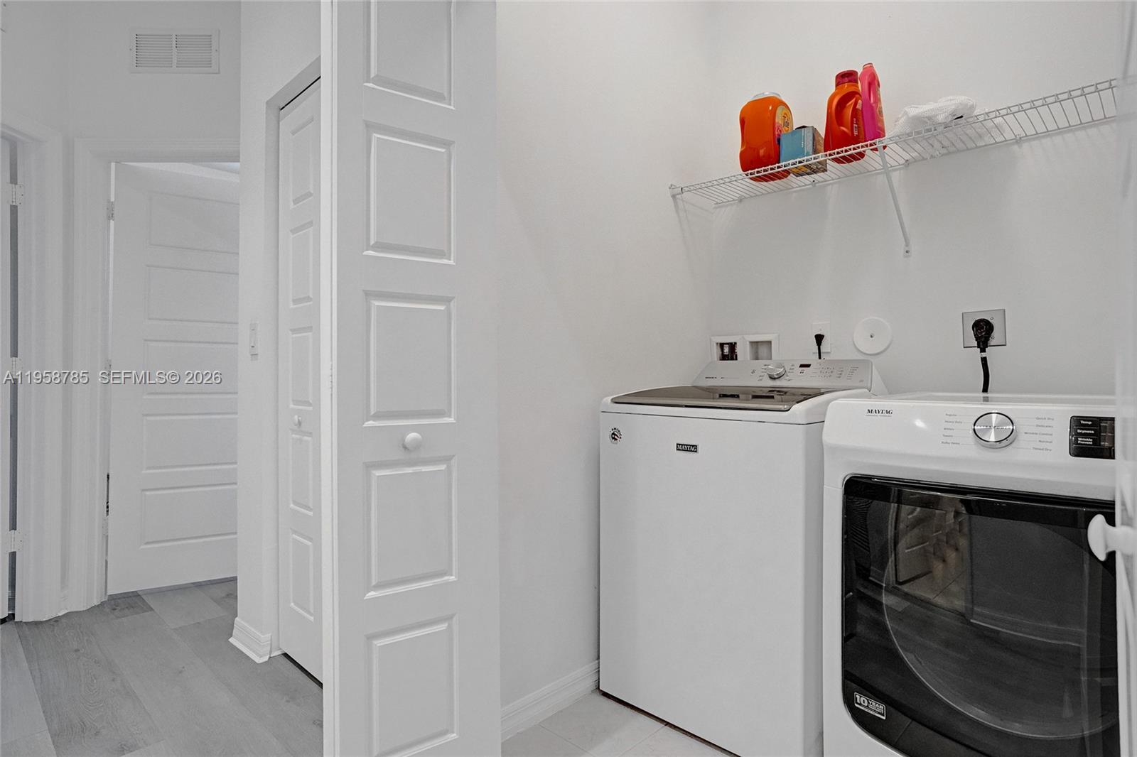 CHAMPION LAKES - Residential Lease