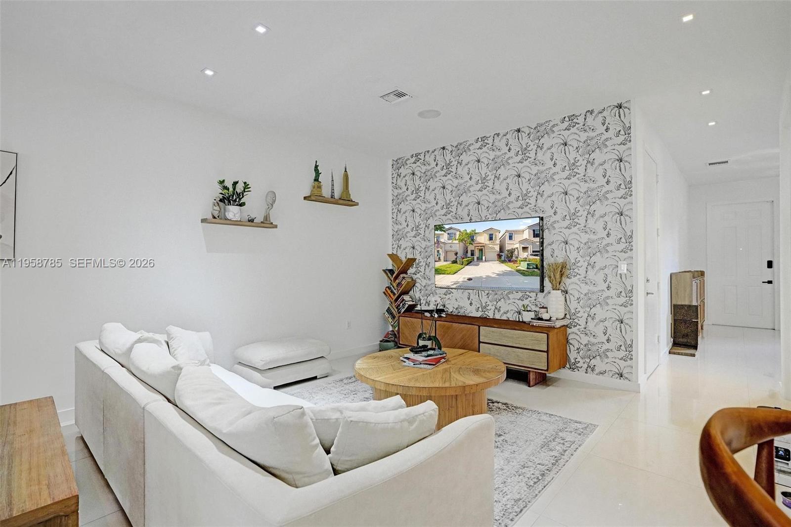 CHAMPION LAKES - Residential Lease