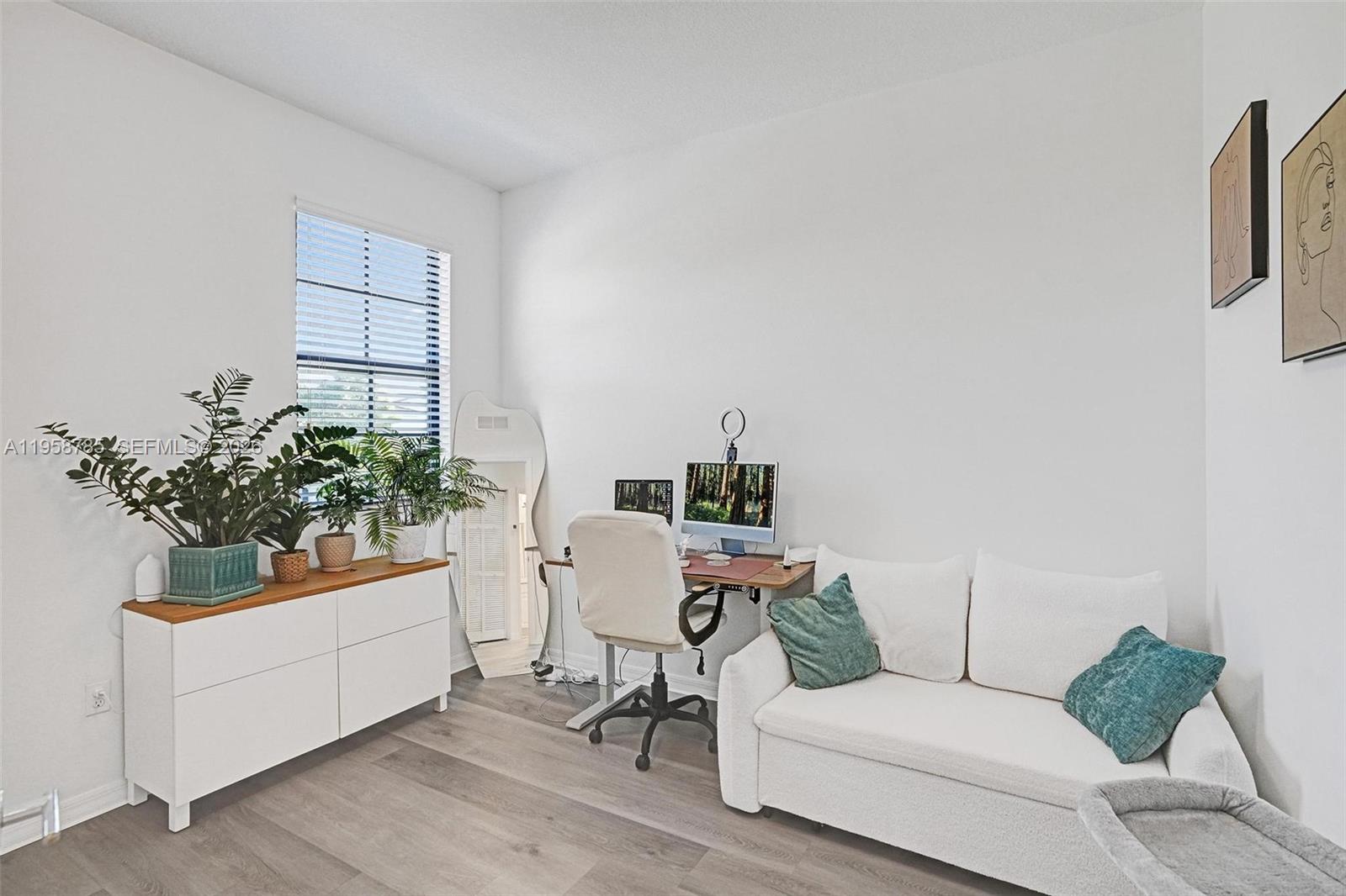 CHAMPION LAKES - Residential Lease