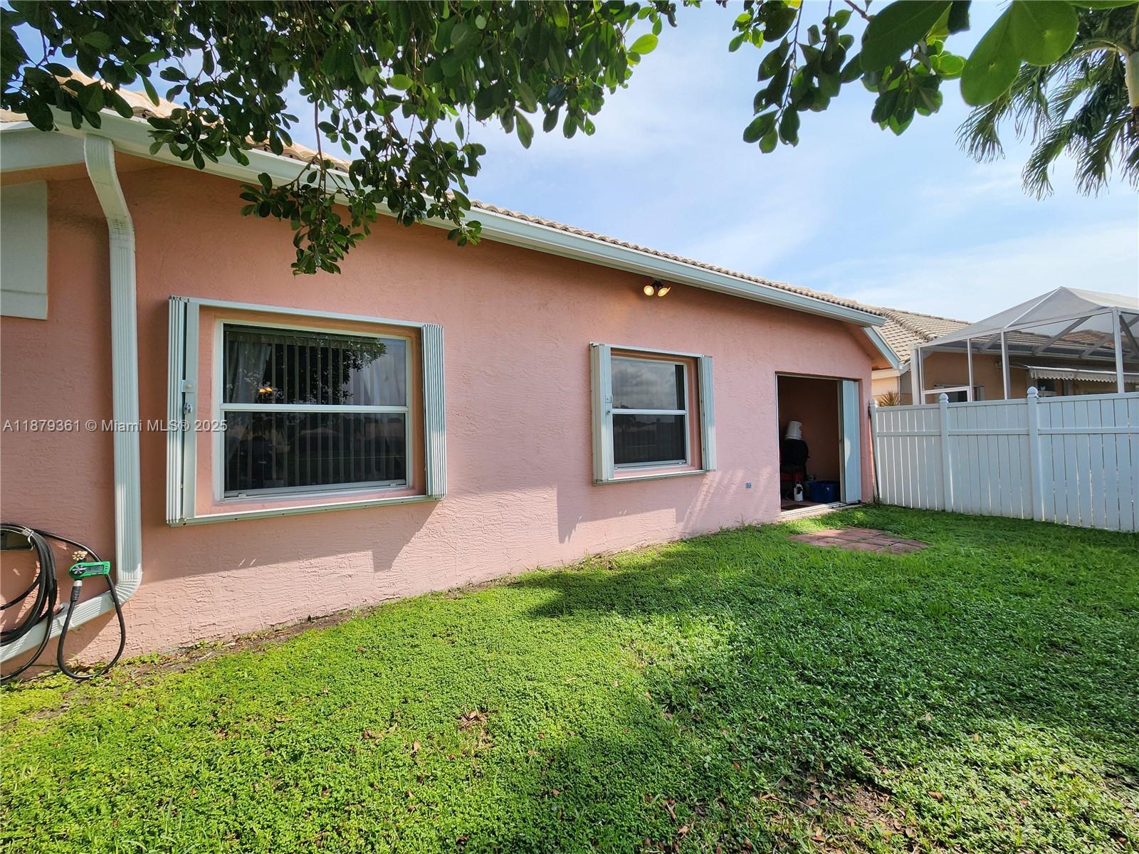 HAMPTON LAKES - Residential