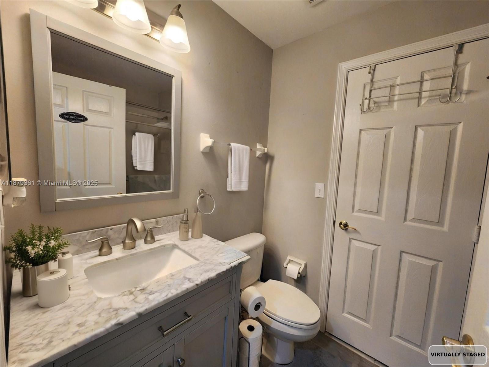 HAMPTON LAKES - Residential