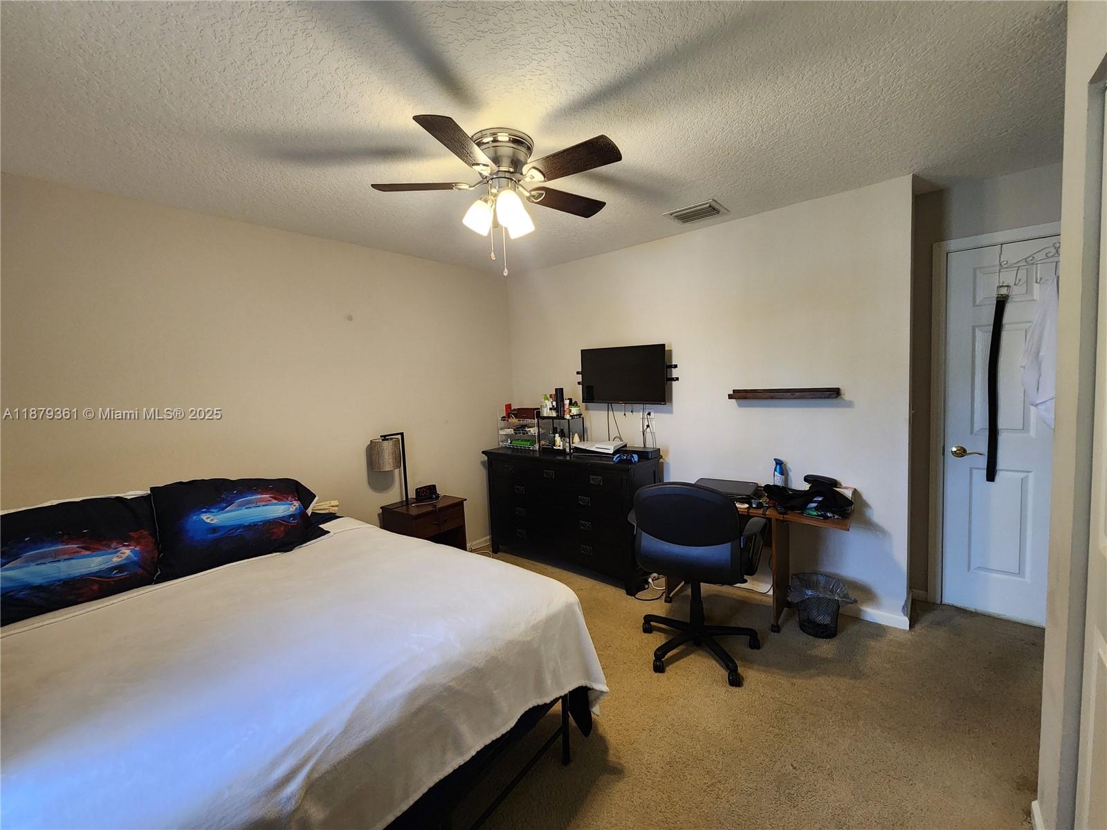 HAMPTON LAKES - Residential