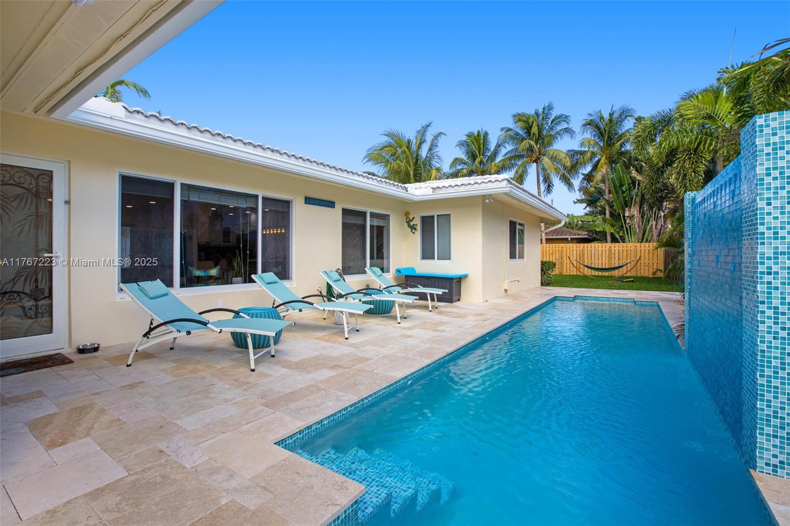 290 Tropic Dr