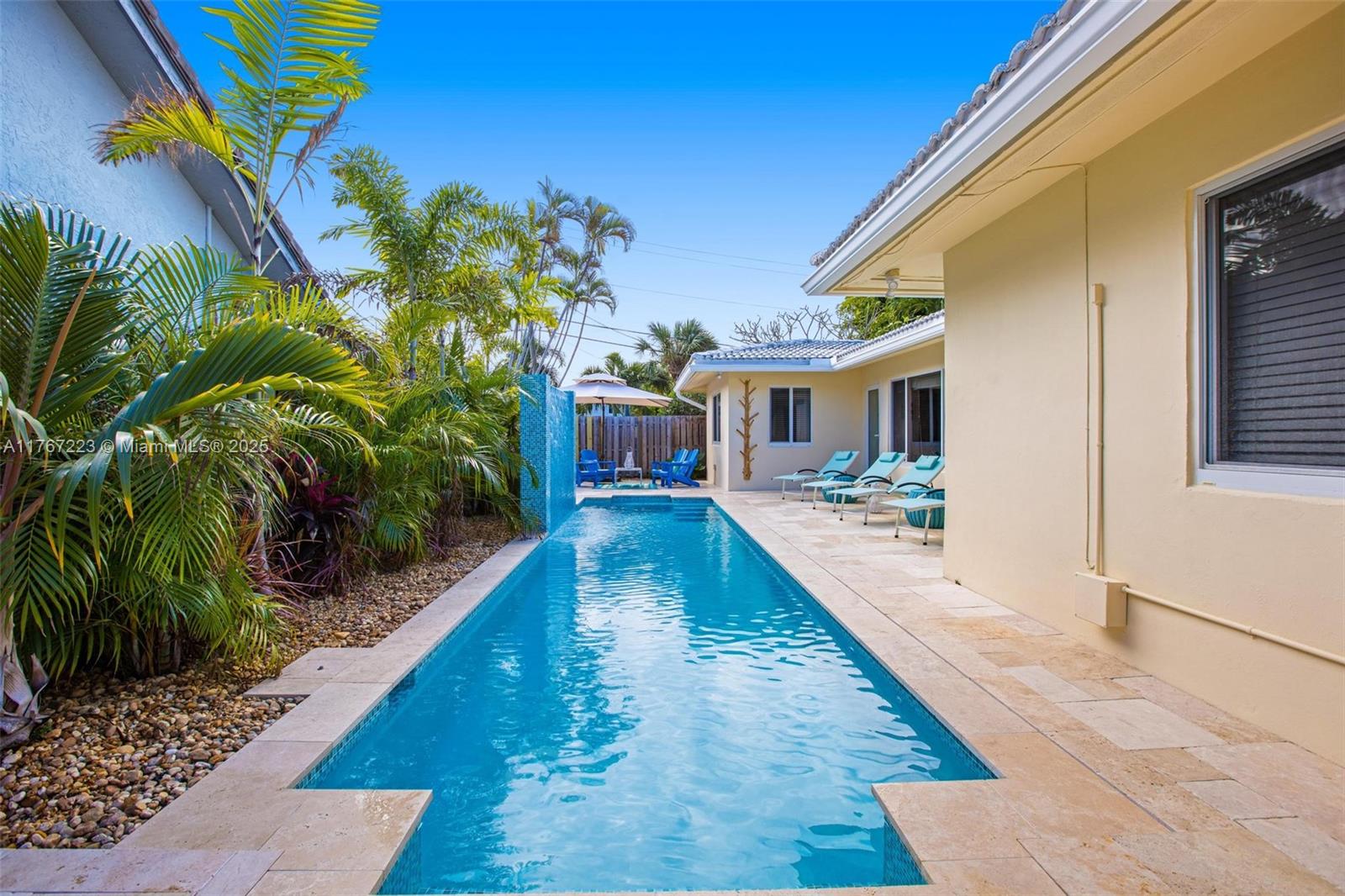 290 Tropic Dr