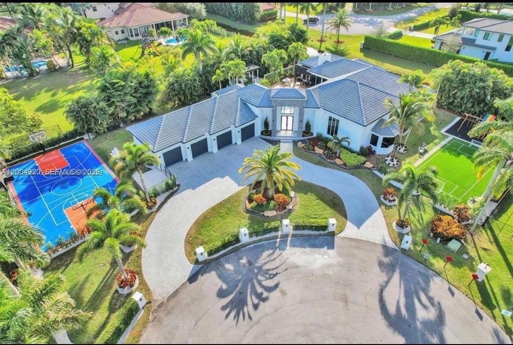 Photo of 11400 NW 7th St, Plantation, FL 33325 (MLS # A12004920)