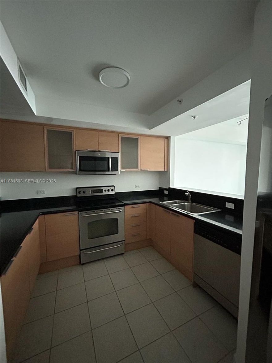 Beautiful apartment located just 8 minutes from the beach, featuring a spacious den and a guest half-bath. Enjoy stunning views of the pool area and resort-style amenities including pool, gym, and more. Perfect combination of comfort, lifestyle, and location in the heart of Hollywood.