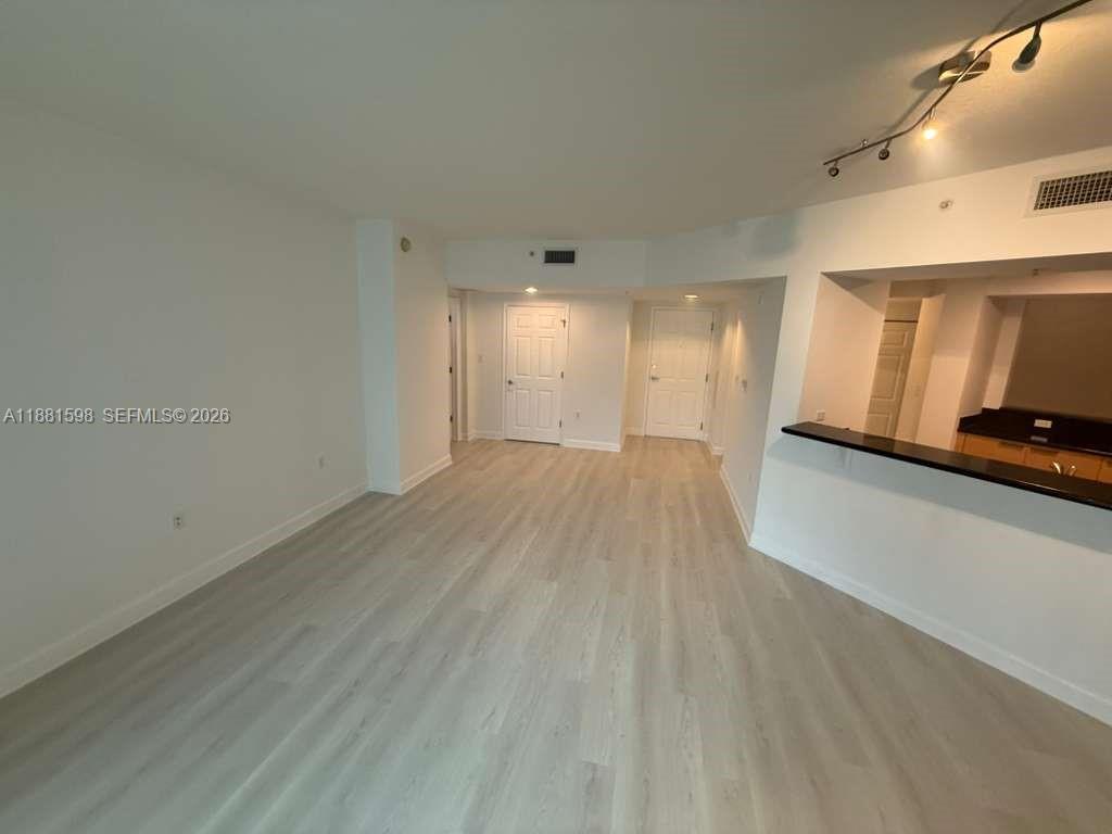 HOLLYWOOD STATION - Residential