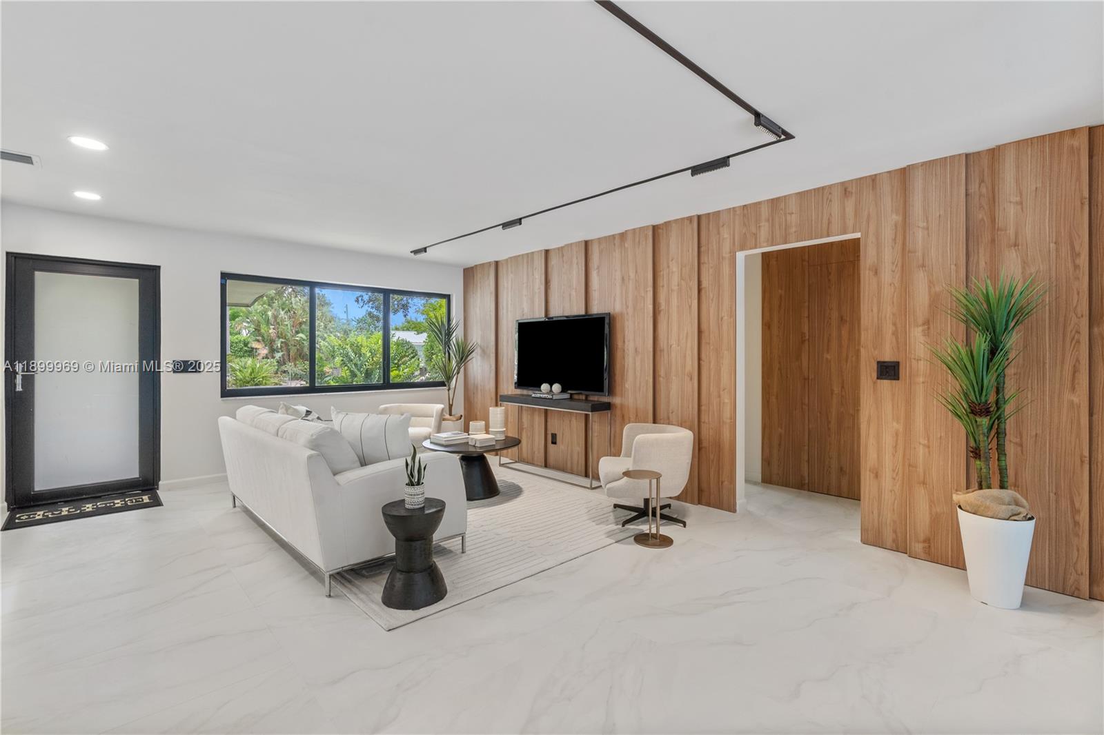 View photos, virtual tours, details... 2020 NE 54th