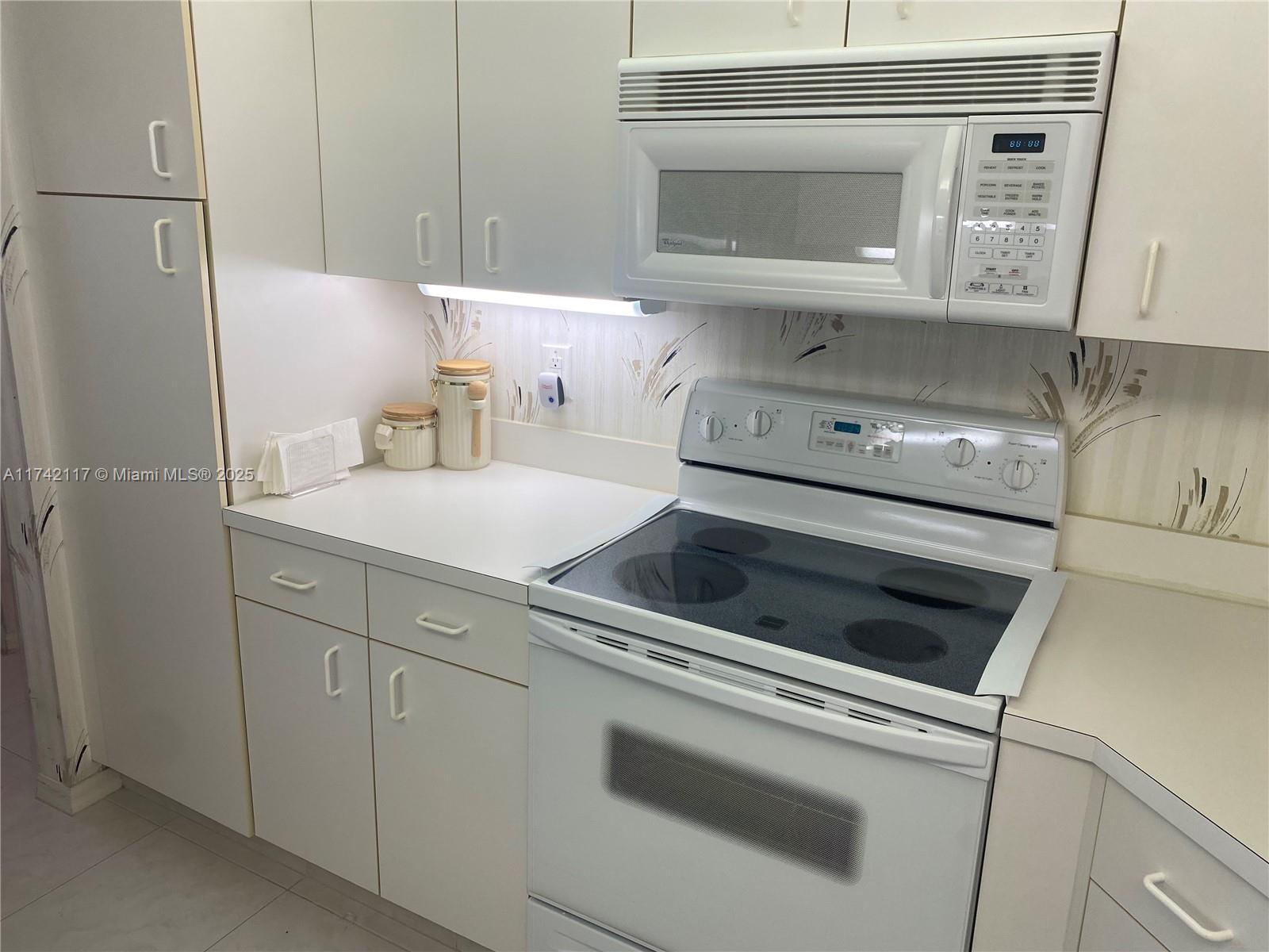 WELDON CONDOMINIUM E - Residential