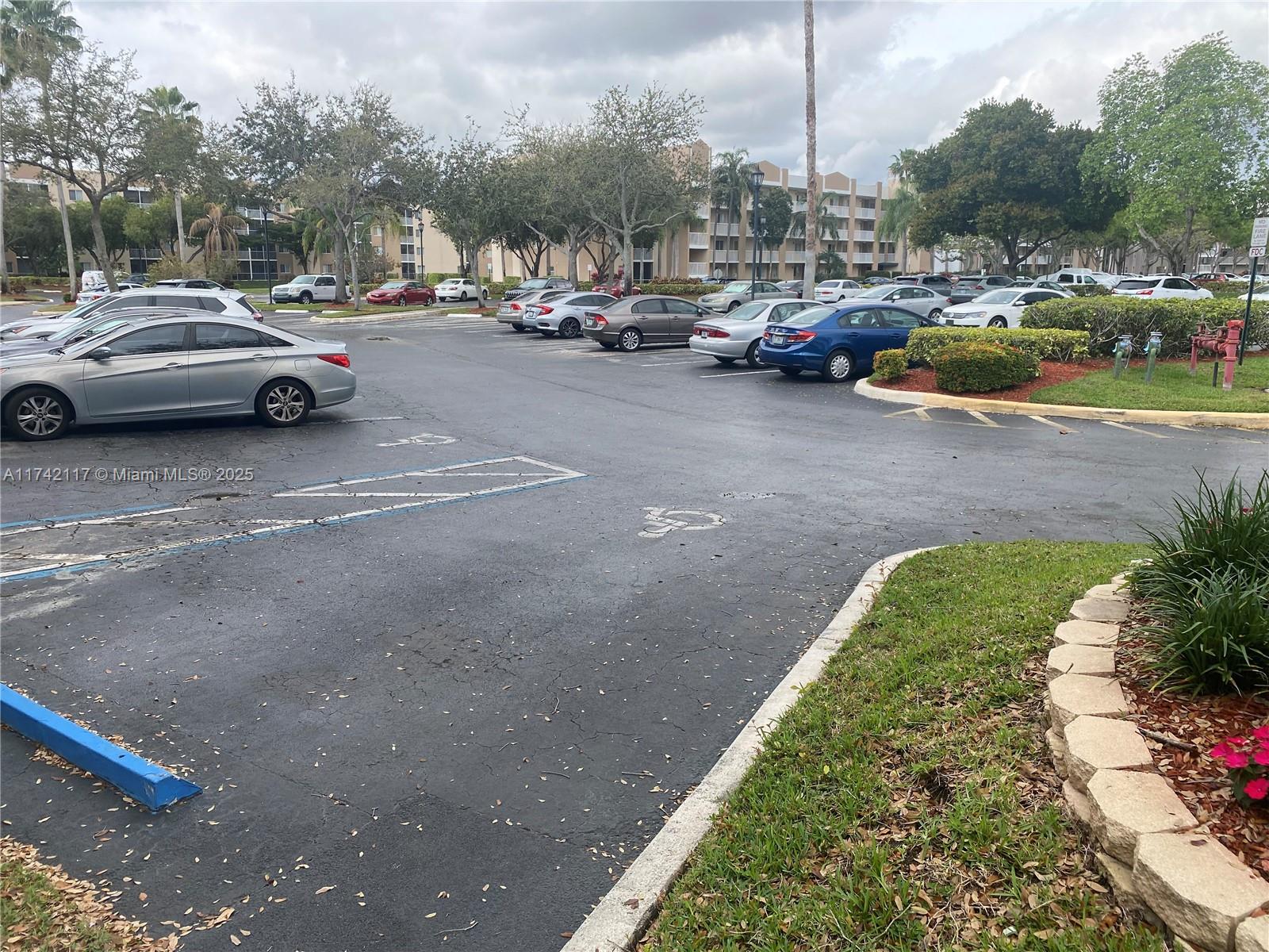 WELDON CONDOMINIUM E - Residential