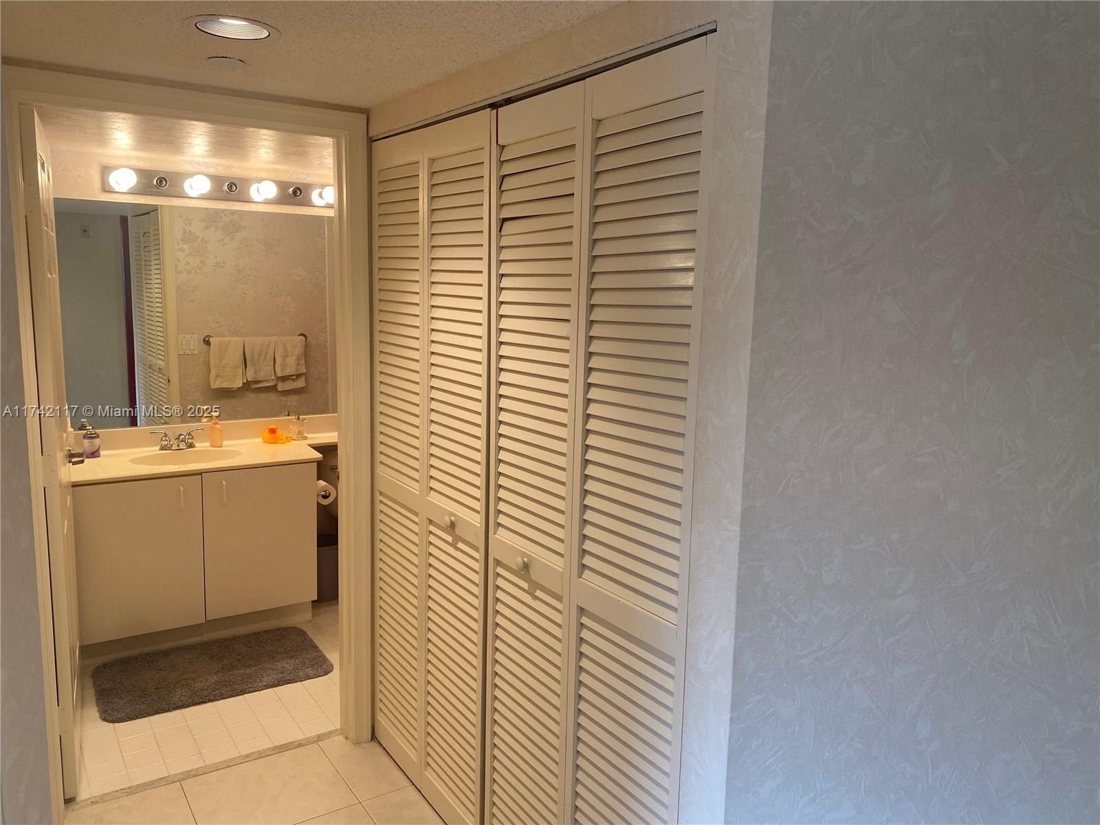 WELDON CONDOMINIUM E - Residential