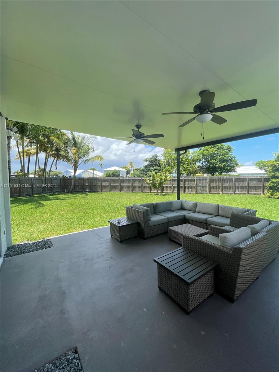 SNAPPER CREEK TOWNHOUSES - Residential