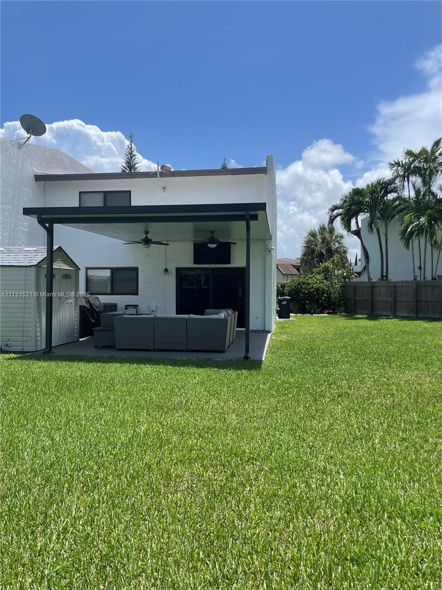 SNAPPER CREEK TOWNHOUSES - Residential
