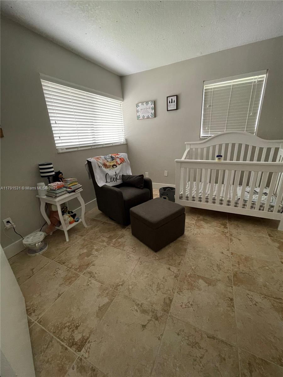 SNAPPER CREEK TOWNHOUSES - Residential