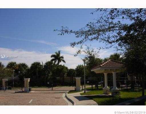 ROYAL WOODS CONDO - Residential