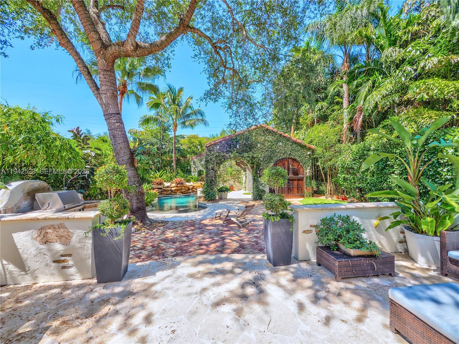 CORAL GABLES SEC E - Residential